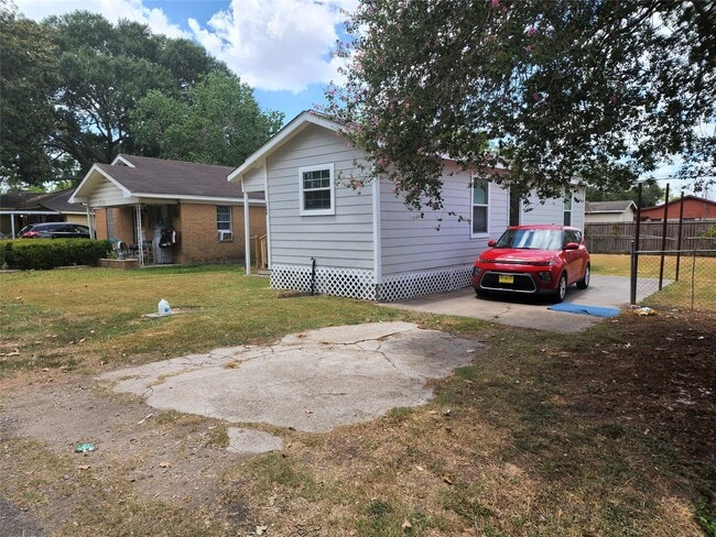 Building Photo - 1508 Carver Ave