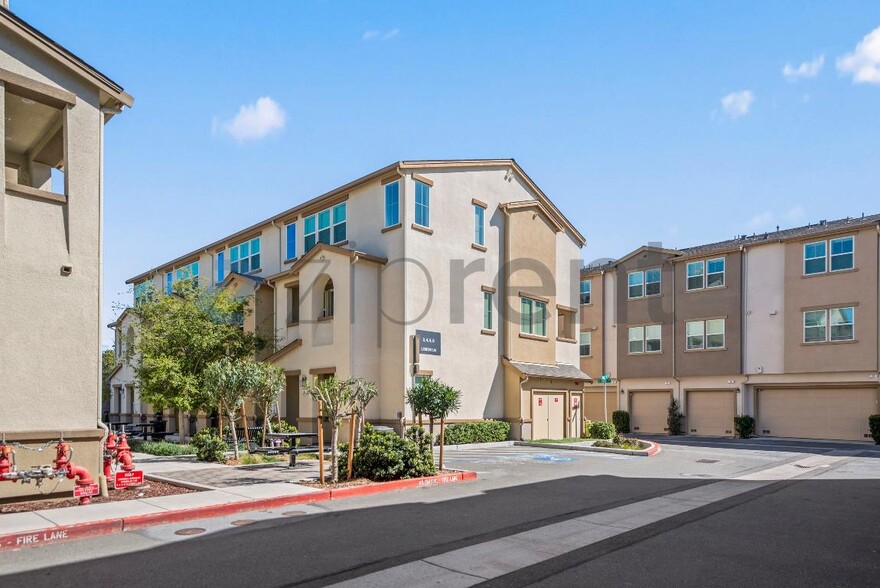 Building Photo - 15 Lisbon Ln