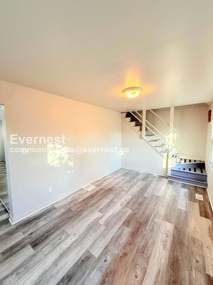 Building Photo - 19148 Hilton Dr