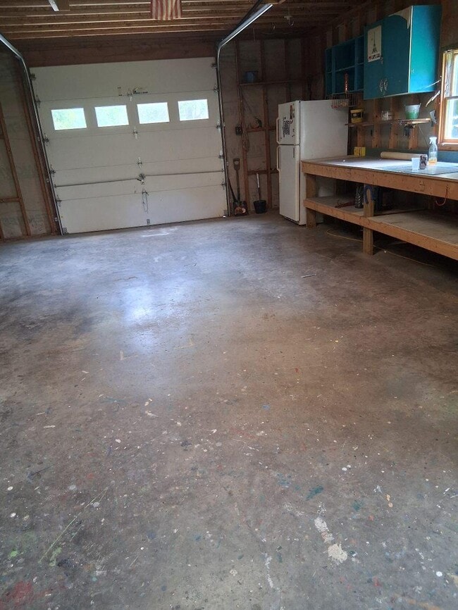 Building Photo - 836 N Chodikee Lake Rd