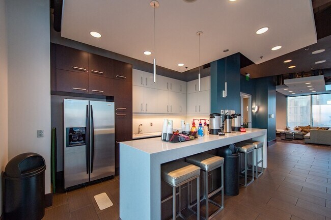 Building Photo - 415 Church St