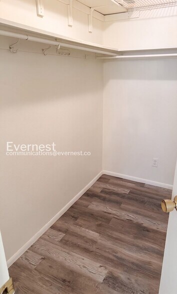 Building Photo - 461 W Yucca Ct
