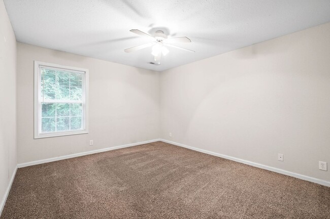 Building Photo - 504 Luxury Dr