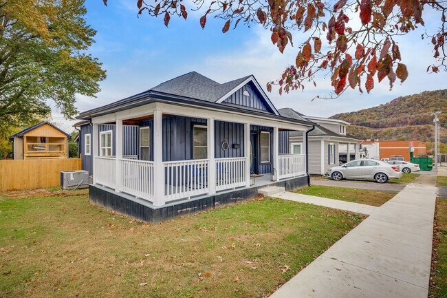 Building Photo - 216 3rd St