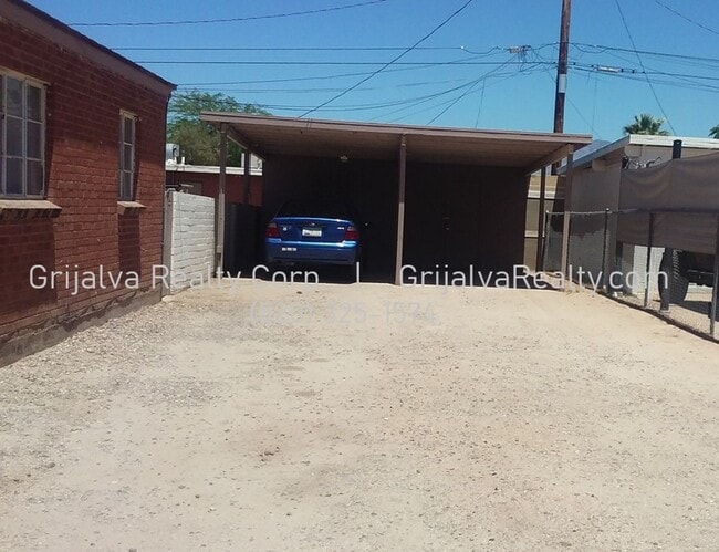 Building Photo - 4549 E Eastland St