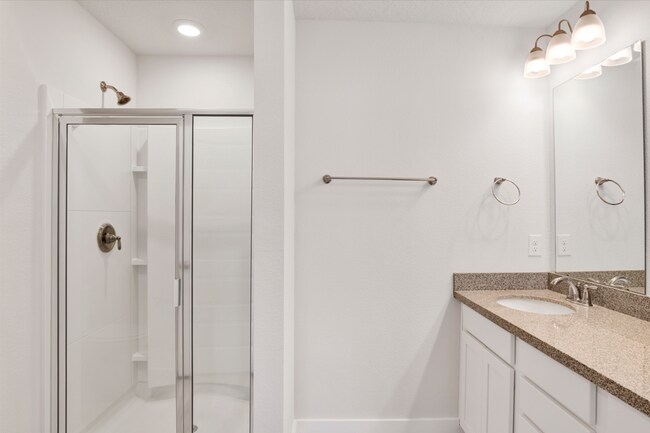 Building Photo - 3 bed gated community home with community ...