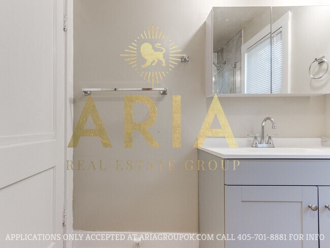 Building Photo - *AVAILABLE FOR IMMEDIATE MOVE IN!* UPDATED...