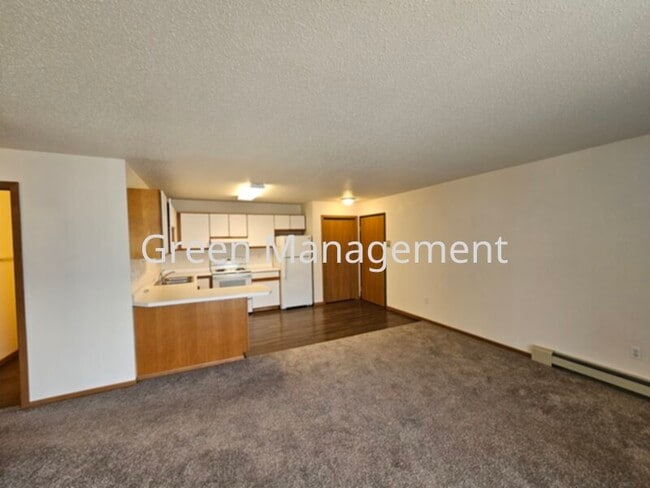 Building Photo - 2 Bedroom with Balcony