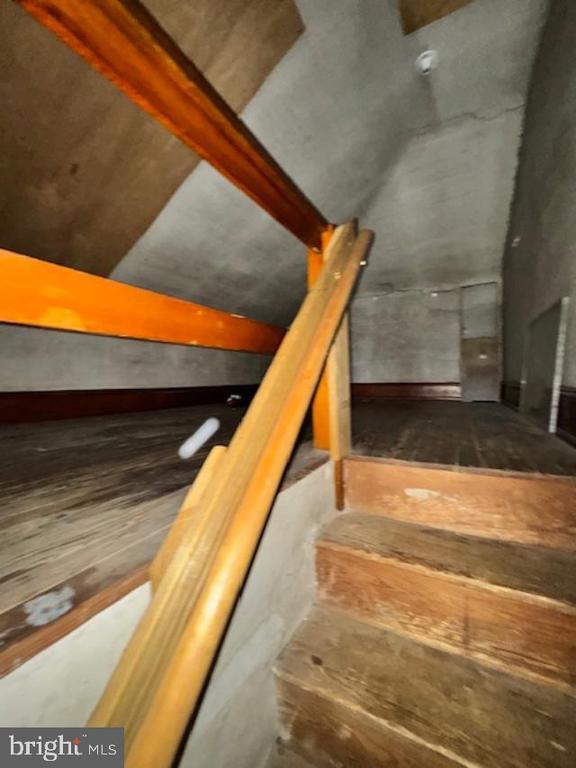 Building Photo - 1136 Stirling St