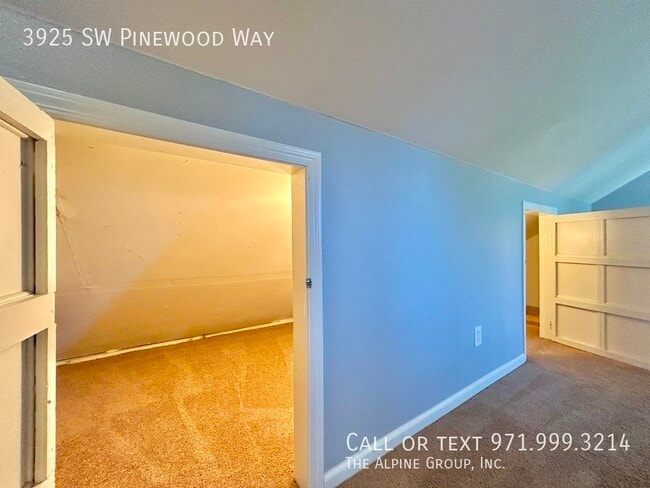 Building Photo - 3925 SW Pinewood Way
