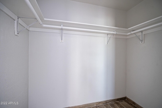 Building Photo - 37 E El Parque Dr