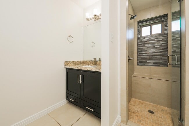 Building Photo - 2319 Palos Lp