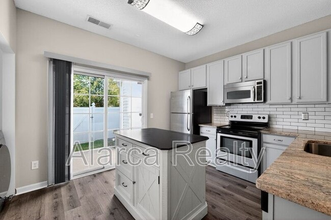 Building Photo - 2817 Summergrove Ct