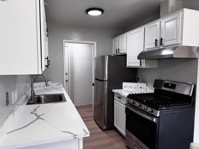 Building Photo - 2755 Country Dr