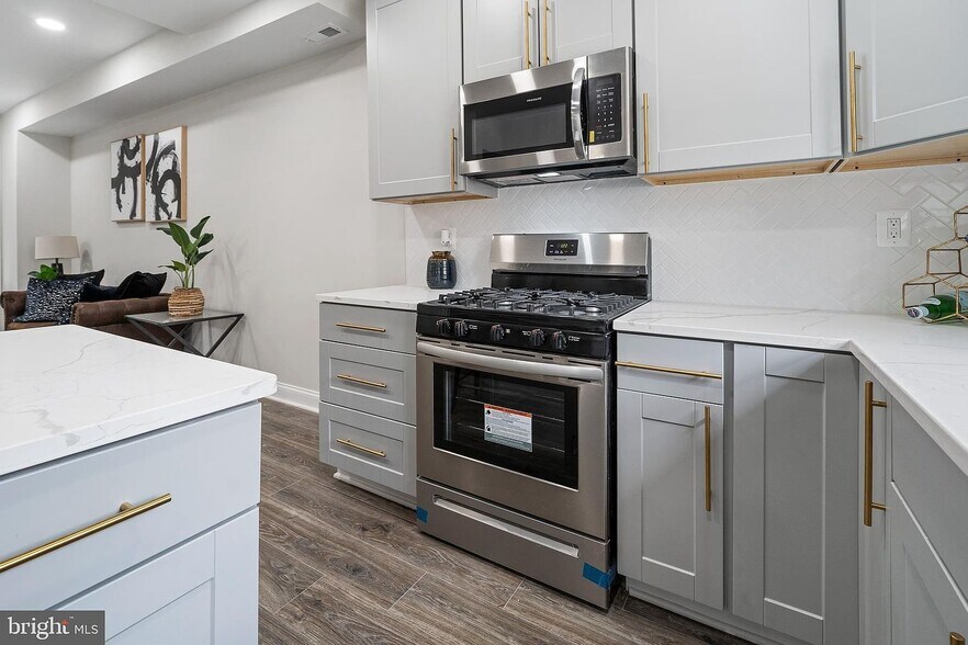 Building Photo - 202 Adams St NE