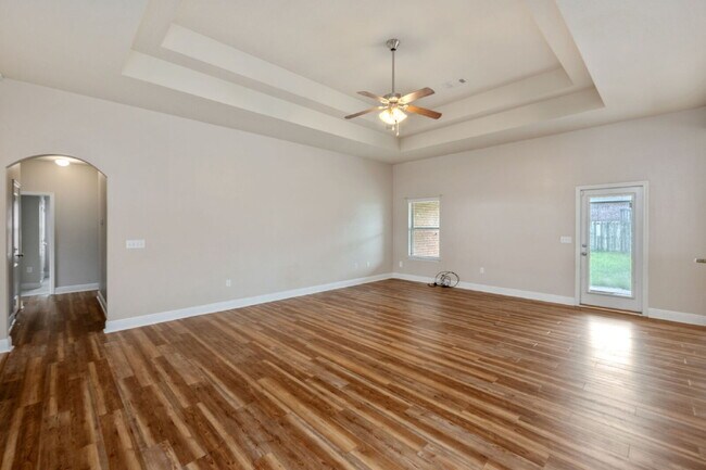 Building Photo - Crestview: 4 Bedrooms in Liberty Oaks
