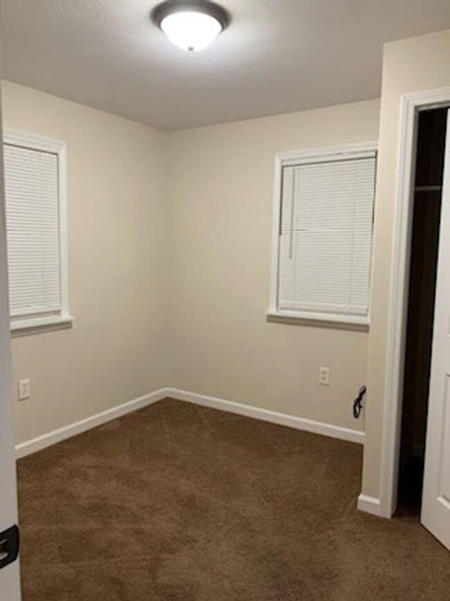Building Photo - One bedroom home