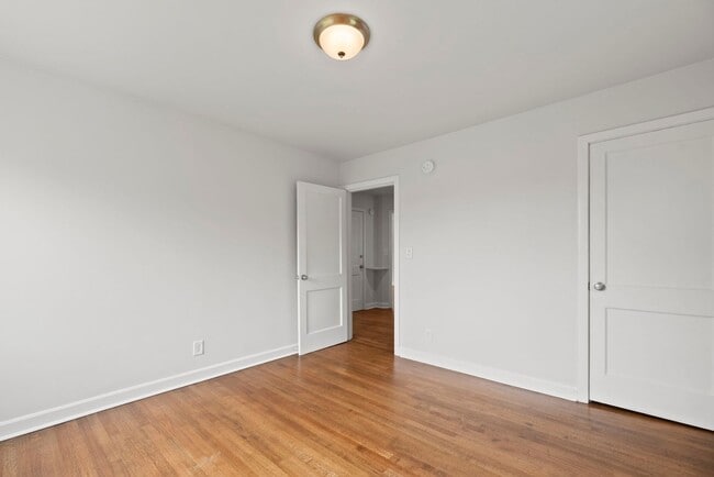 Building Photo - Knoxville 37909 - 3 bedroom 2 bath - call ...