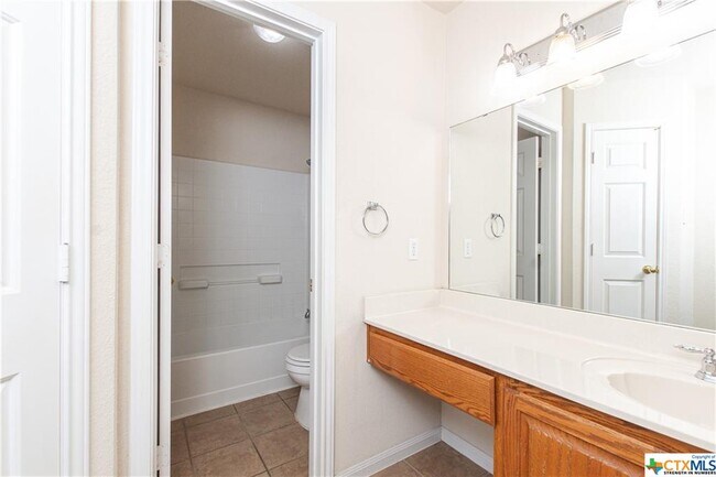 Building Photo - 2122 Modoc Dr