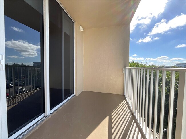 Building Photo - 7707 Northwest Dr