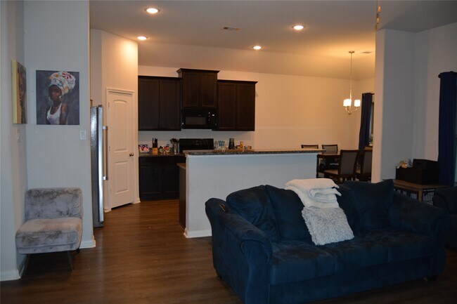 Building Photo - 17616 Cedar Crst Dr