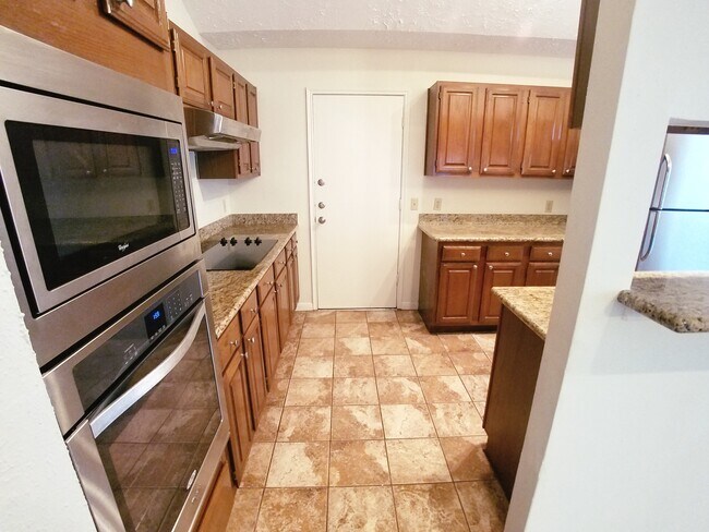 Building Photo - 2111 Echo Ridge