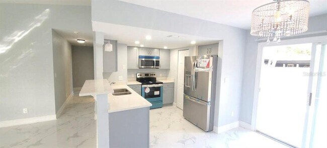 Building Photo - 2205 Calexico Way S