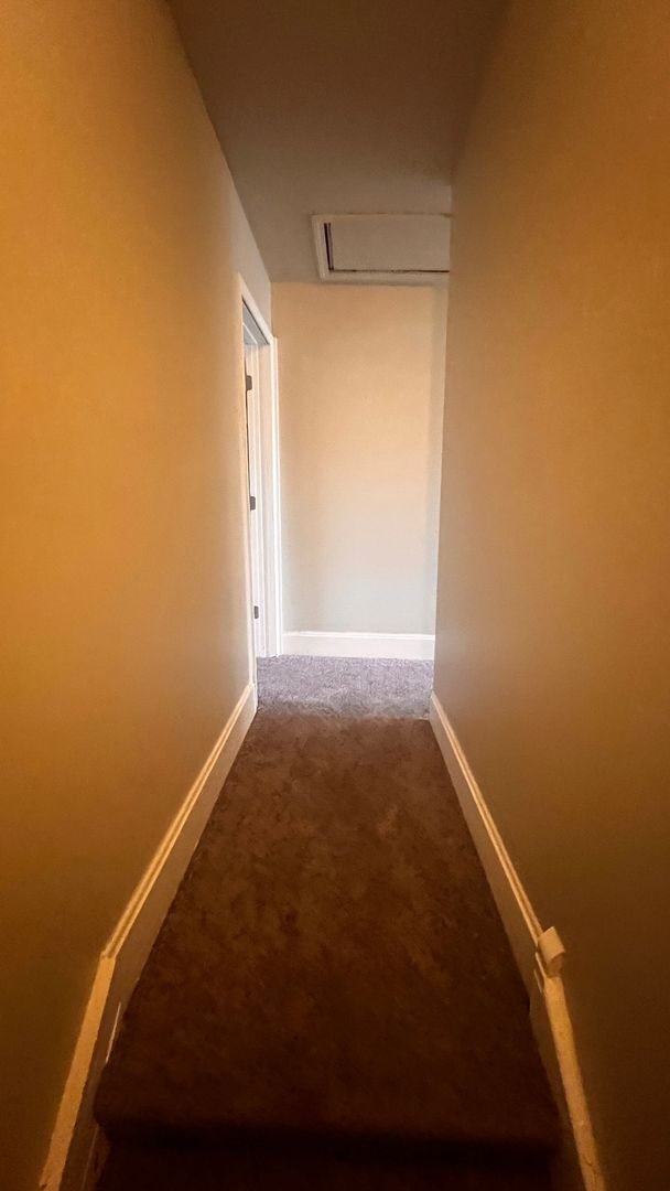 Building Photo - Ginormous 6 Bed Single family home with all Appliances Near Lake Michigan!