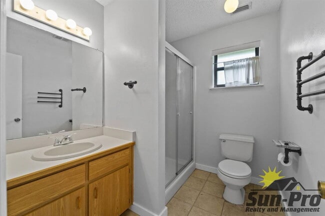 Building Photo - 3960 Oak Trail Run