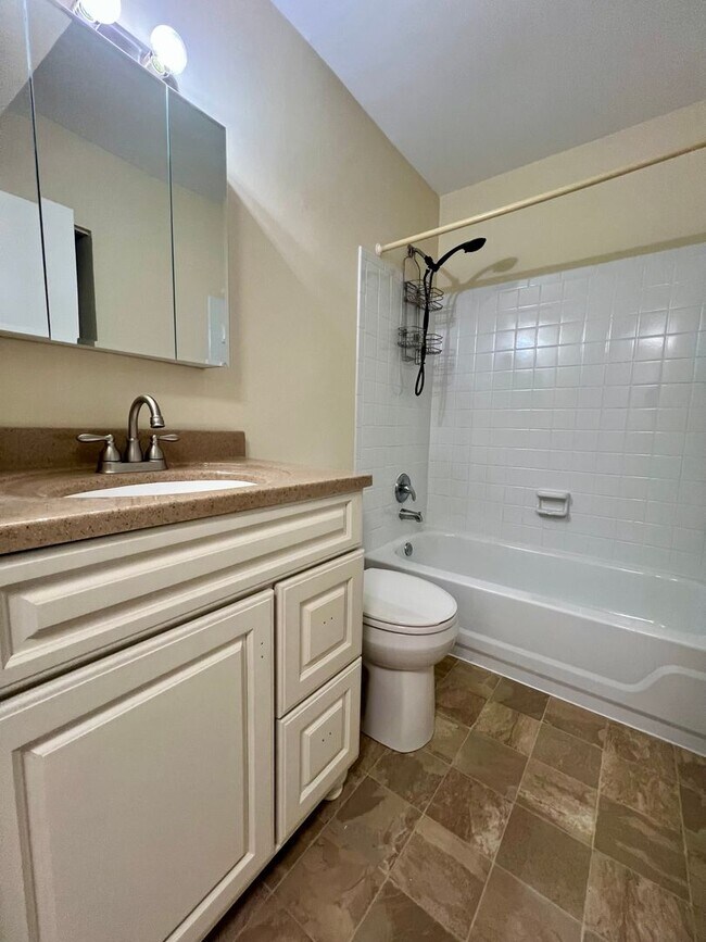 Building Photo - Stunning 2nd Floor Apartment in Telford! Parking Spot Included!