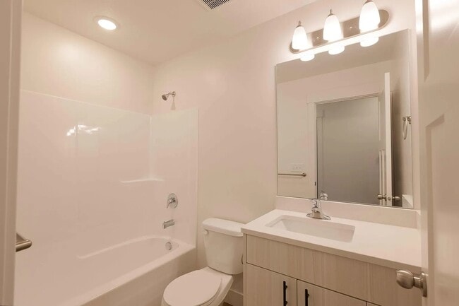 Building Photo - HCT 571