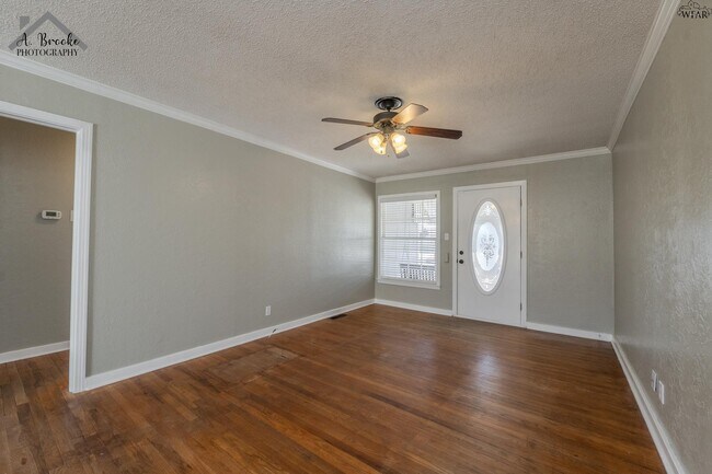 Building Photo - 3121 Sherwood Ln