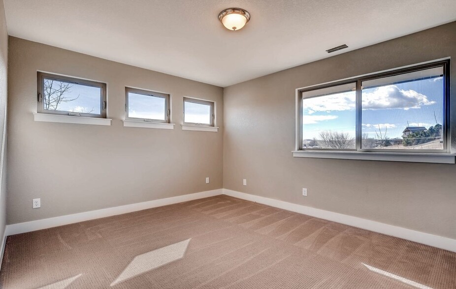 MAIN BEDROOM - 3508 Dogwood Ave