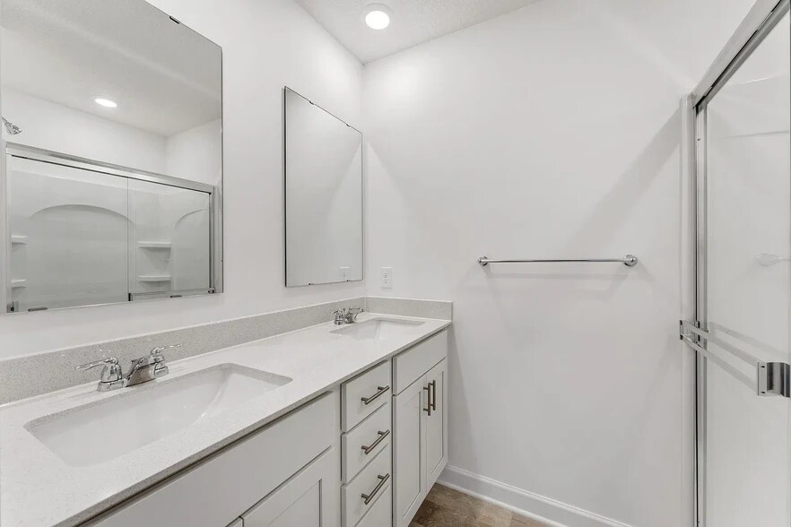 Building Photo - 5297 Long Pointe Pass