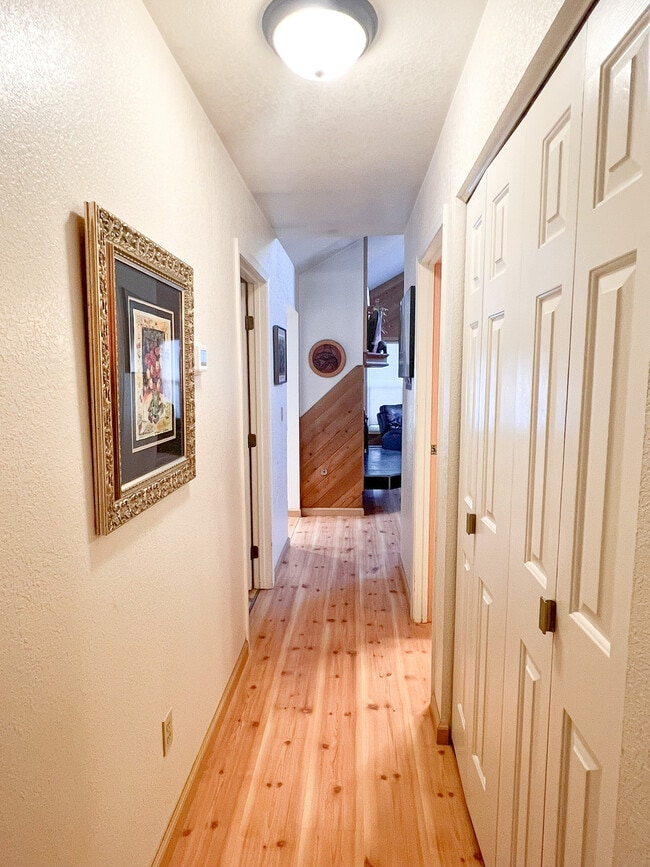 Building Photo - 5703 Jennifer Cir