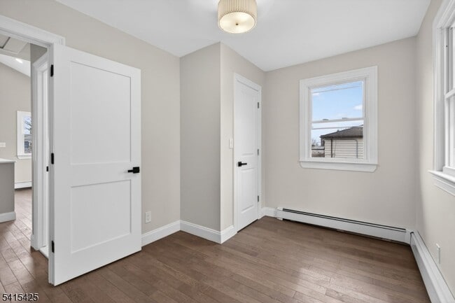 Building Photo - 21 Lombardy Pl