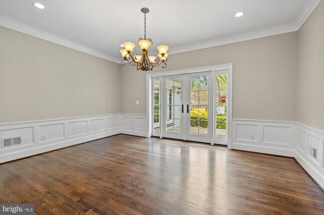 Building Photo - 4905 Dorset Ave