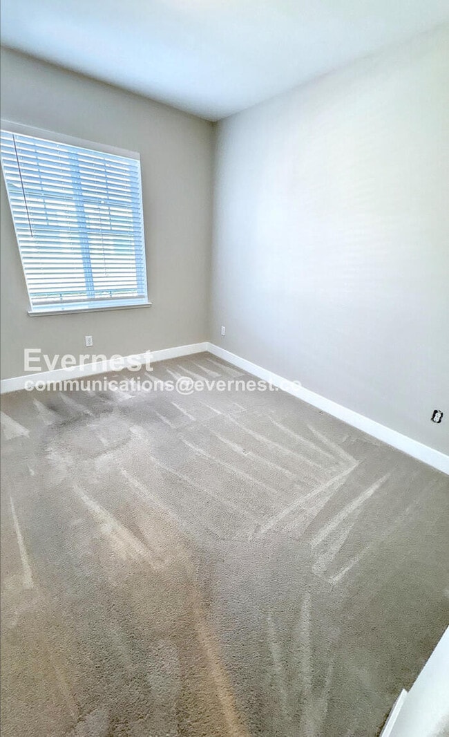 Building Photo - 404 Longden Ave