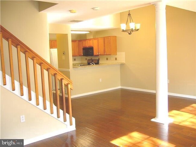 Building Photo - 3402 S Carriage Ct