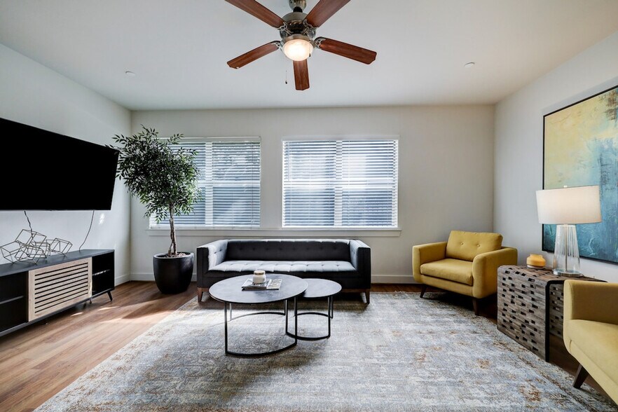 Primary Photo - 2137 Pelham Dr