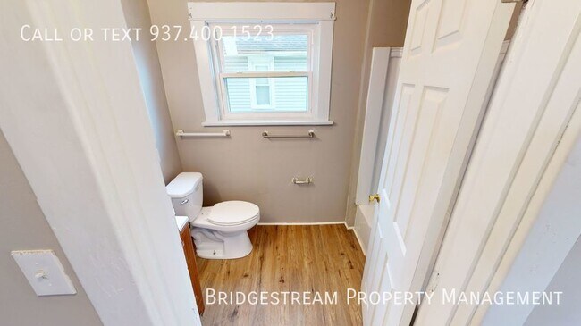 Building Photo - Updated 3 bedroom 1 bath home with detache...