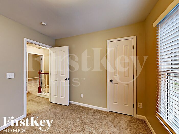 Building Photo - 9000 Mapledale Ct