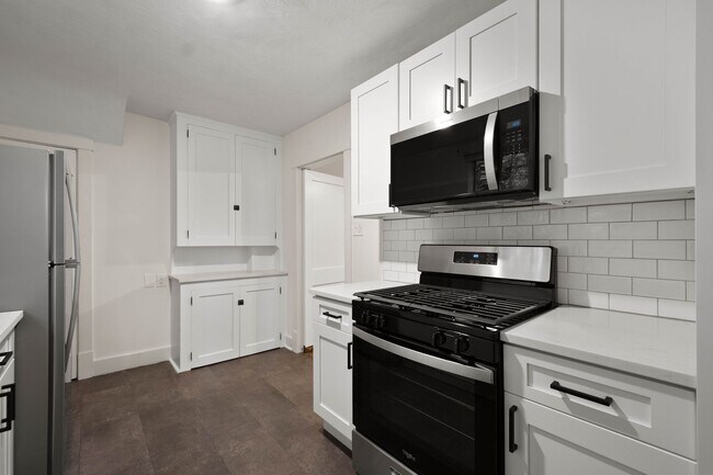 Building Photo - MOVE IN TODAY! Don't miss this FULLY RENOV...