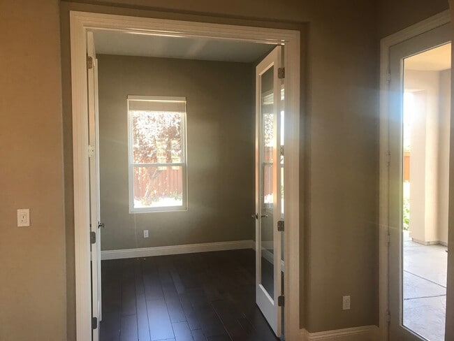 Building Photo - Charming 2 Bed 2 Bath - Trilogy at The Vineyards