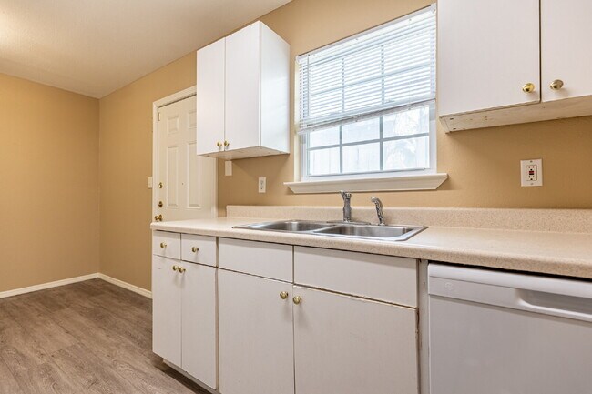 Building Photo - 303 Villareal St