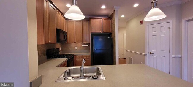 Building Photo - 515 Highland Ests