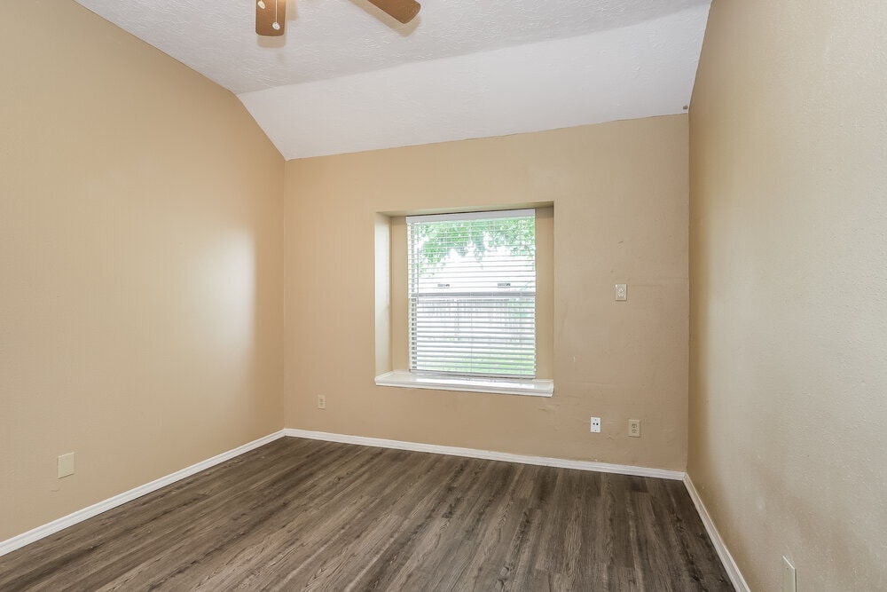 Building Photo - 6042 Beaconridge Dr