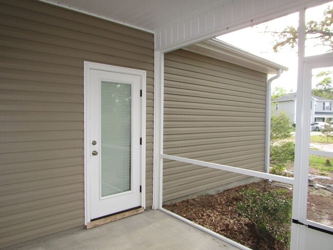 Building Photo - 1519 Round Ridge Rd SE