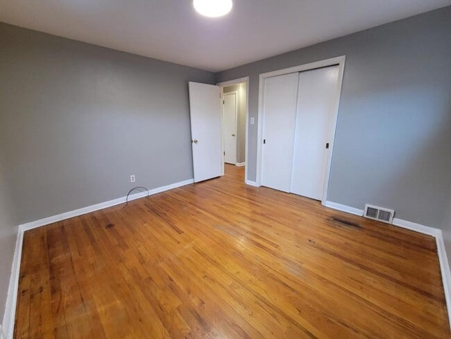 Building Photo - 137 Rosemont Dr