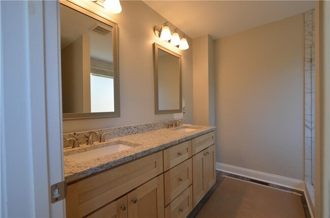 Building Photo - 112 Jade Ln